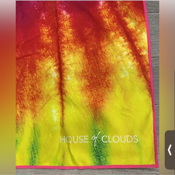 NWT House of Clouds Microfiber Tie-Dye Quick Dry Sand Free Compact Towel - Picture 2 of 5